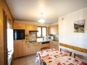 Appartement cosy 3 pièces, 6 pers, Centre village, balcon sud, à 100m des remontées mécaniques - FR-1-676-24