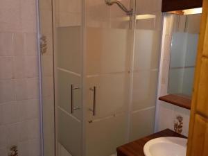 Chalet chaleureux à Châtel - Idéal 6 pers, 3 pièces, proche télésiège, WIFI, balcon sud, garage - FR-1-676-21