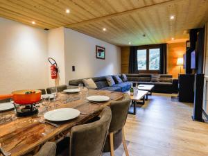 Grand chalet 7 pièces, 15 pers, sauna, jacuzzi à Châtel - FR-1-676-38