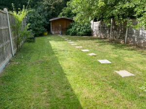 Stunning Modern Cozy 5 star 3 bedroom house-Free Parking Greater London Metro Stations hosted by Tony