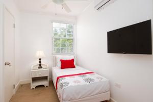 Jamaica Time Driftwood at Sea Palms 3BR 3BA Condo in Ocho Rios with Pool and Beach Front with Views ONLY 10 Mins from Ochi Intl Airport Direct flight from Miami