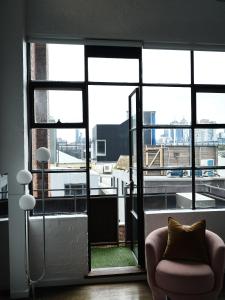 Chic Urban Loft in Prime Location