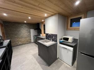 Spacieux chalet 7 pièces, 6 salles de bains, 14 personnes, proche centre et remontées, Châtel - FR-1-676-152