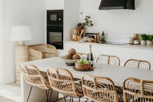 Baybreeze 18 Tomaree Road WiFi Air Conditioning Kitchenette