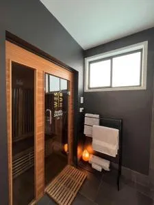 WEST HUB. Private Infrared Sauna near city & much more! New purpose built loft style! - Jindalee