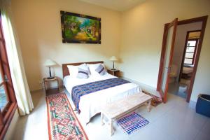 Vibrant Getaway in Seminyak: Villa Buyaya