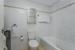 WILL1 - Stylish 2-Bed 2-Bath Oasis in Crows Nest Village