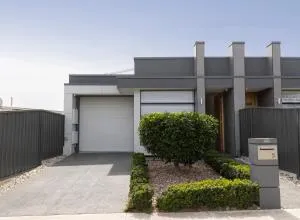 Cozy Getaway, King Bed with TV, NBN, Netflix, Nespresso - Morphett Vale