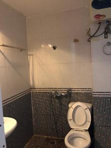 Nhà Nghỉ Hương Thúy - TTTM Royal City