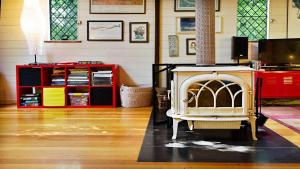 Blue Gum Church - Artistic Retreat