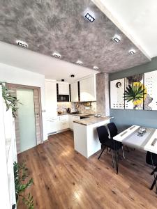 Cloud 6 -Top Center,360° view,Free private parking