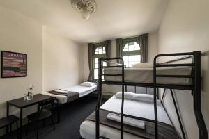Quadruple Room with Shared Bathroom room in Sydney Central Inn