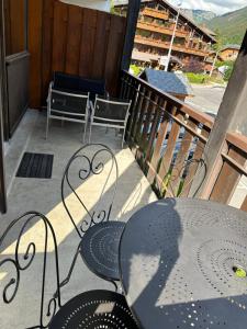 Bel appartement rénové, central et skis aux pieds