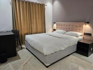 7 The Business Hotel