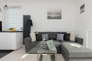 Szlachecka Apartment with Balcony & Parking Warsaw by Noclegi Renters