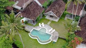 Sunmoonstarvillas Yogyakarta - Pijenan