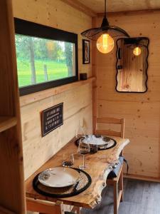 le cocon damour " Roulotte avec bain nordique privée"