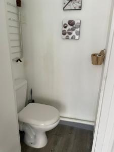 Maisons de vacances Plage et commerces a 50m, sans tele pour deconnecter ! : photos des chambres