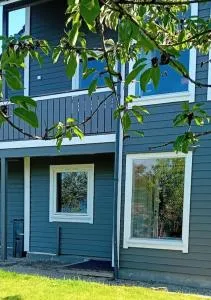 Apartment by the fjord - Hatlestrand