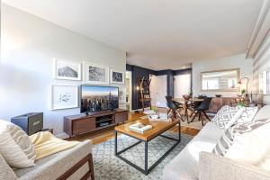 Chelsea 1BR w Gym Balcony Doorman NYC-19