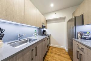 Chelsea 1BR w Gym Balcony Doorman NYC-19