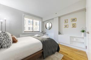 Chelsea 1BR w Gym Balcony Doorman NYC-19
