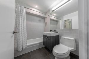 Chelsea 1BR w Gym Balcony Doorman NYC-19