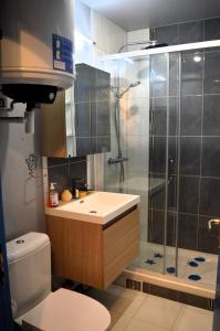 Appartements Le Petit Matelot, studio fonctionnel avec loggia : photos des chambres