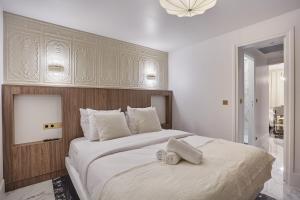 Apart hotel Louvre museum by Studio prestige