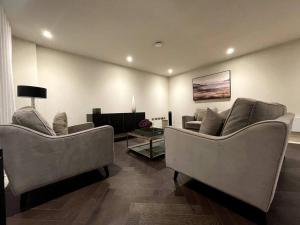 2BR Urban Vista Retreat CHCL F7