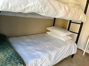 Cenikma Guest Suites - Family Room 2