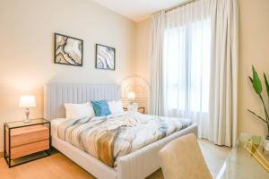 Yogi - 1BR sea view apt with balcony & pool access