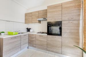 Charming 1BR APT with amazing sea views just steps away by 360 Estates