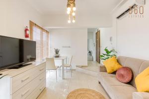 Charming 1BR APT with amazing sea views just steps away by 360 Estates