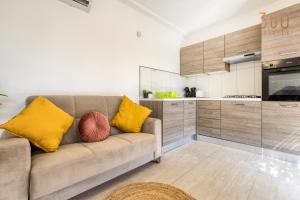 Charming 1BR APT with amazing sea views just steps away by 360 Estates