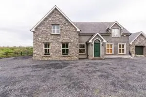 Ballinasloe Guest House in the Heart of the Country - Shannonbridge