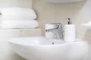 StoneTree - Chic Studio in Jumeirah Lake Towers