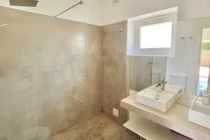 New Beach House near main street close PraiaGrande