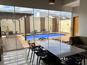 Casa com piscina e duas suítes perto do Parque Lagoa Quente