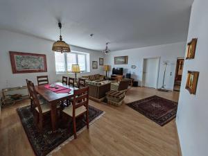 Apartment O3 - Gehobene 6-Zimmer Wohnung 180qm für 1-7 Personen 1x DZ 1x ZZ 3x EZ