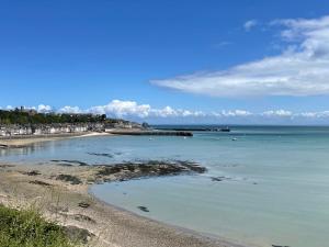 exceptionnelle maison de charme à 50m du port et de sa plage