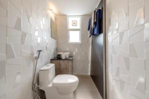 Twist, Tiny home on the Cliff