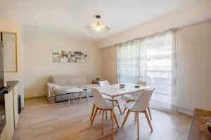 Confort du Sud T2 avec garage et WiFi en centre-ville - 卡瓦利耶雷