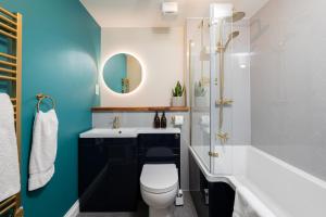 Modern 2 Bedroom Apartment with Parking by At Hem