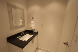 Castle 515 Studio BayView Direct Beach Access, Pool, Tennis, Free Parking