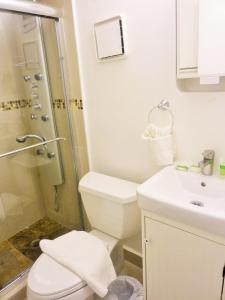 Castle M4 Beachfront Balcony Loft, FREE Parking, Pool, Tennis, Beach Access