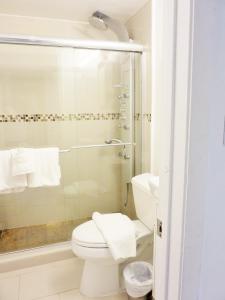 Castle M4 Beachfront Balcony Loft, FREE Parking, Pool, Tennis, Beach Access