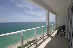 Castle Ph2 Balcony Oceanfront Condo, Beach Access, Pool, Tennis, Free Parking - Bailey Town