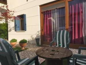 La tua casa meravigliosa con giardino - Fontanafredda