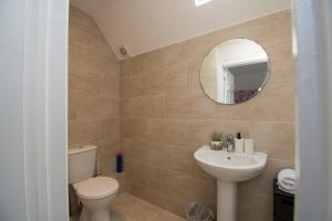 6 Bedroom Holiday Home with Hot Tub & Garden